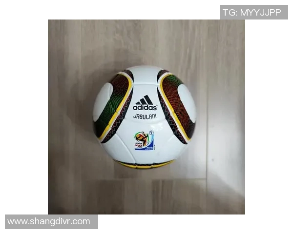 韩国足球明星面罩下的坚持与荣耀展现运动员不屈精神